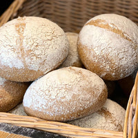 pane con lievito madre e farina integrale cantun bakery and bistrot